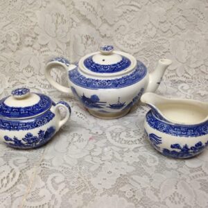 Vintage, Beautiful 5-pc Blue Willow Tea Set