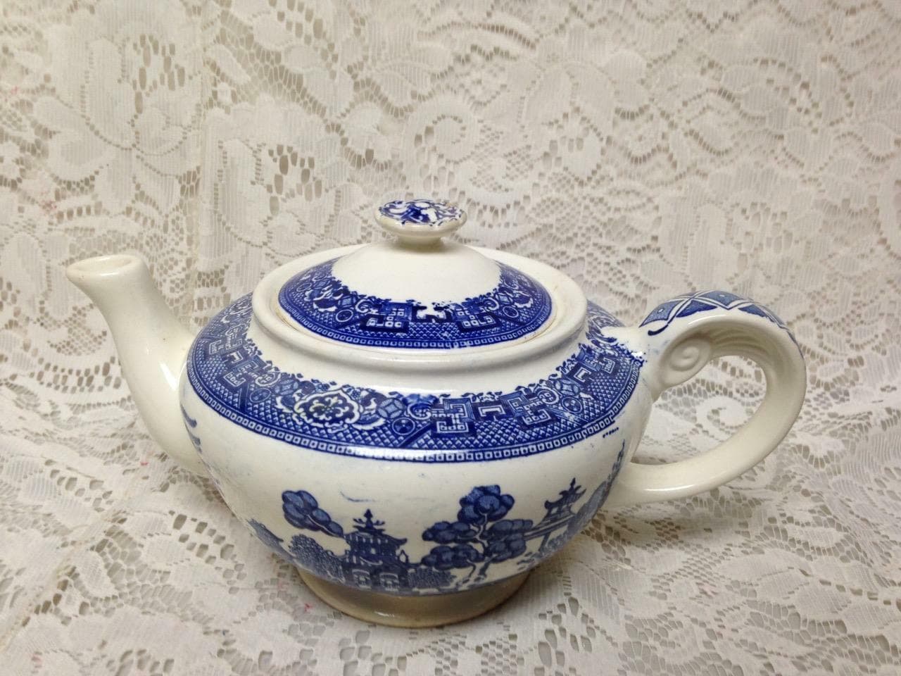 Vintage, Beautiful 5-pc Blue Willow Tea Set