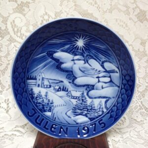 Vintage Souvenirs, 1975 Copenhagen Denmark Christmas Plate 7.5in D