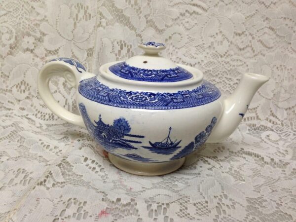 Vintage, Beautiful 5-pc Blue Willow Tea Set