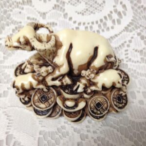 Vintage, Beige Buffalo Paperweight 3.5in x 2.5n x 2in