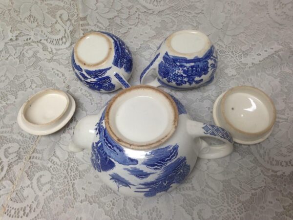 Vintage, Beautiful 5-pc Blue Willow Tea Set