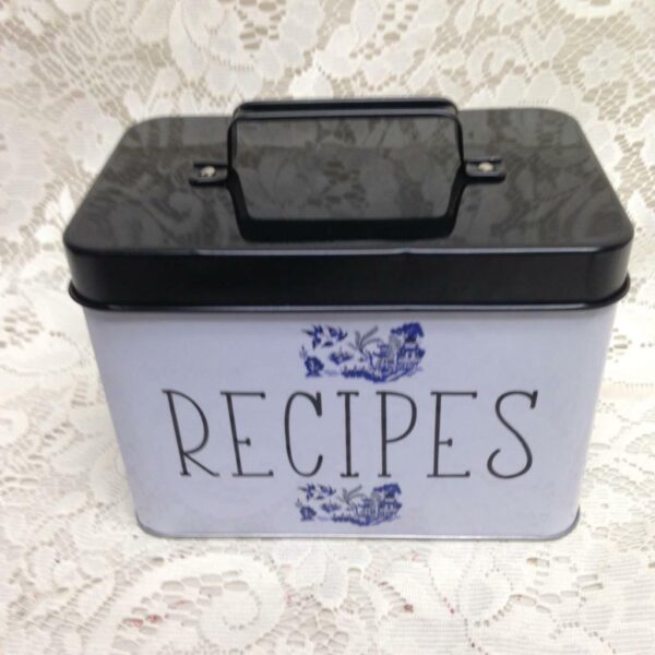 Blue Willow, White Tin Recipe Box 7in x 6in x 4in