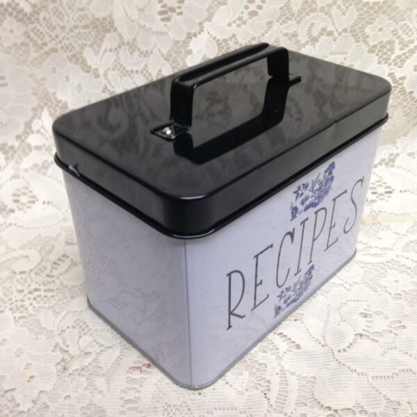 Blue Willow, White Tin Recipe Box 7in x 6in x 4in