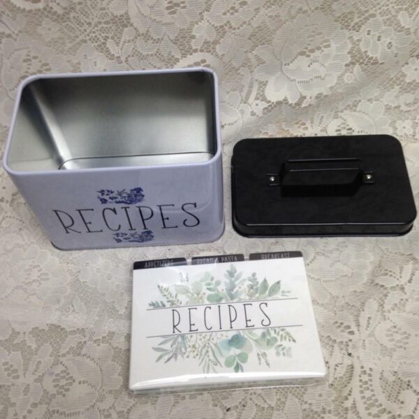 Blue Willow, White Tin Recipe Box 7in x 6in x 4in