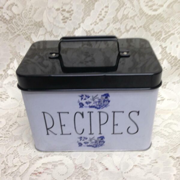 Blue Willow, White Tin Recipe Box 7in x 6in x 4in