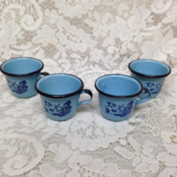 Vintage,Blue Willow 4pc Blue Enamelware Cups