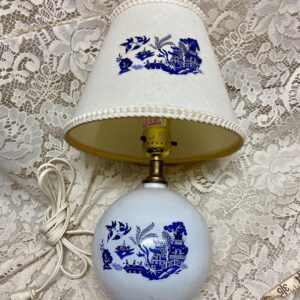 Vintage, 2pc Blue Willow Electric Table Lamp with Shade 14in H x 10in W