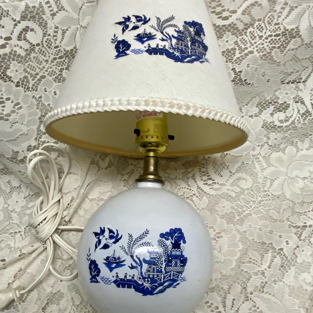 Vintage, 2pc Blue Willow Electric Table Lamp with Shade 14in H x 10in W