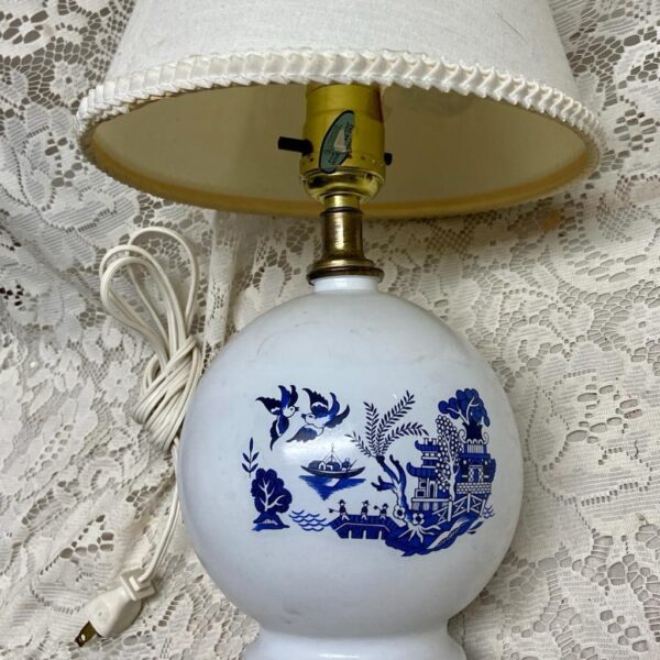 Vintage, 2pc Blue Willow Electric Table Lamp with Shade 14in H x 10in W