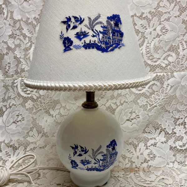 Vintage, 2pc Blue Willow Electric Table Lamp with Shade 14in H x 10in W