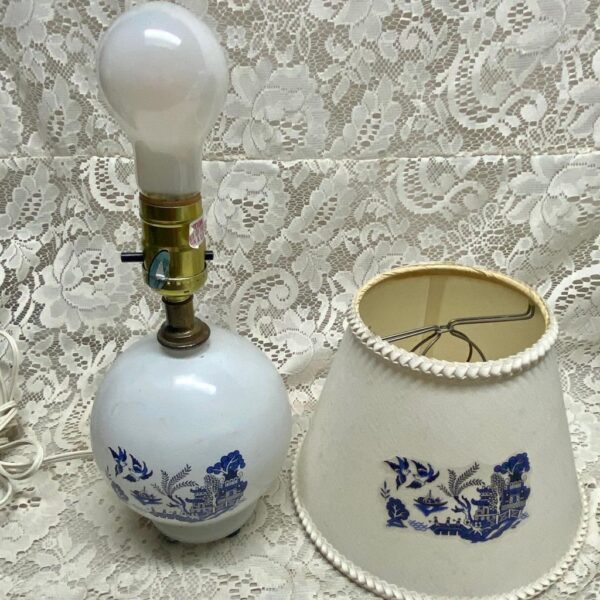 Vintage, 2pc Blue Willow Electric Table Lamp with Shade 14in H x 10in W