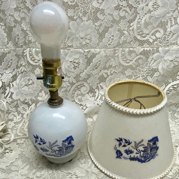 Vintage, 2pc Blue Willow Electric Table Lamp with Shade 14in H x 10in W