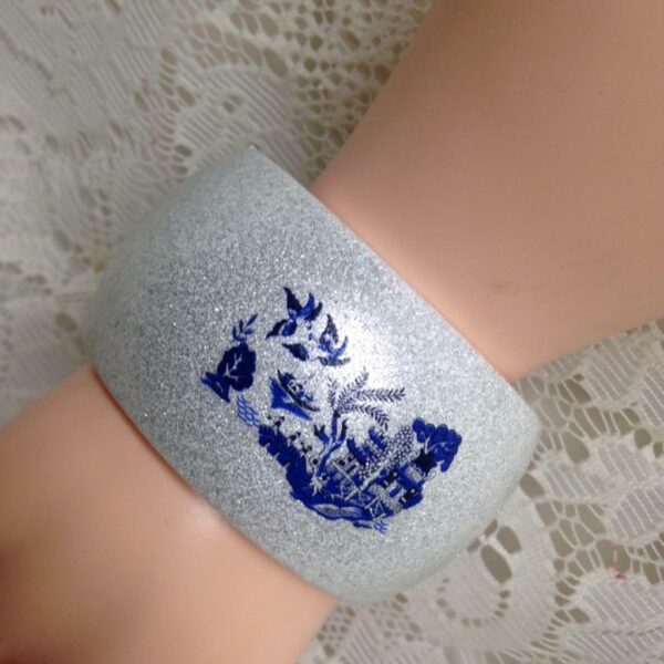 Blue Willow Chunky White Plastic Bangle 2in x 3in D