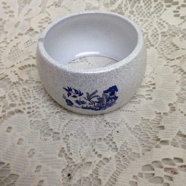 Blue Willow Chunky White Plastic Bangle 2in x 3in D