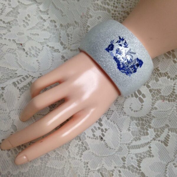 Blue Willow Chunky White Plastic Bangle 2in x 3in D