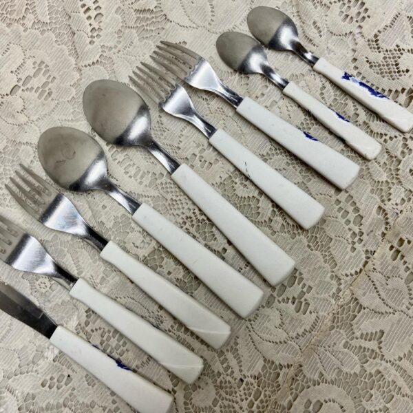 Vintage, Tramontina Brazil, 9pc Blue Willow Flatware, Service fo 2. (D)