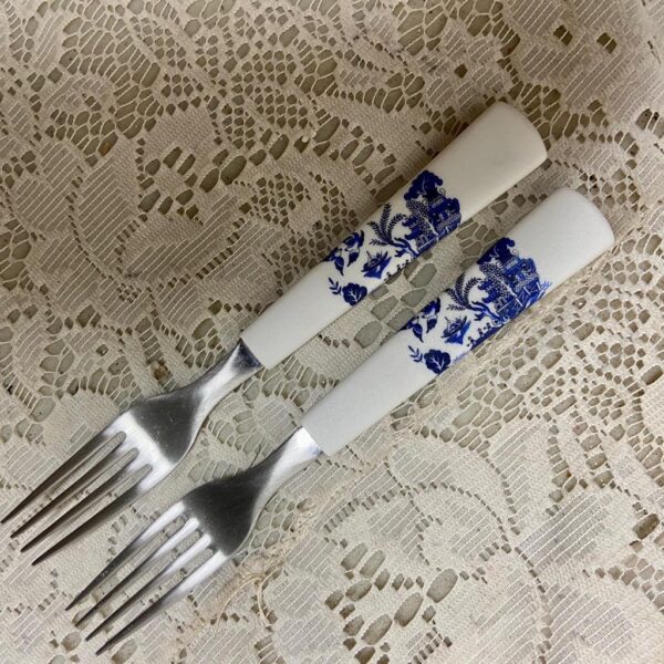 Vintage, Tramontina Brazil, 9pc Blue Willow Flatware, Service fo 2. (D)