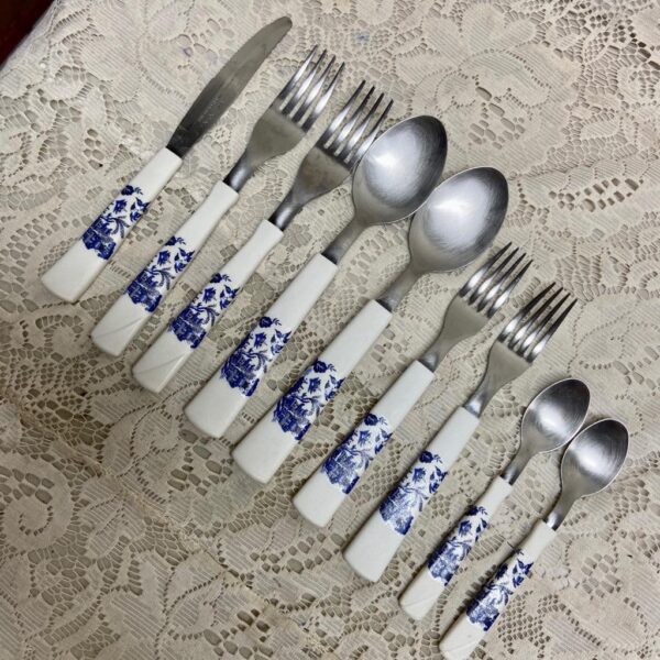 Vintage, Tramontina Brazil, 9pc Blue Willow Flatware, Service fo 2. (D)