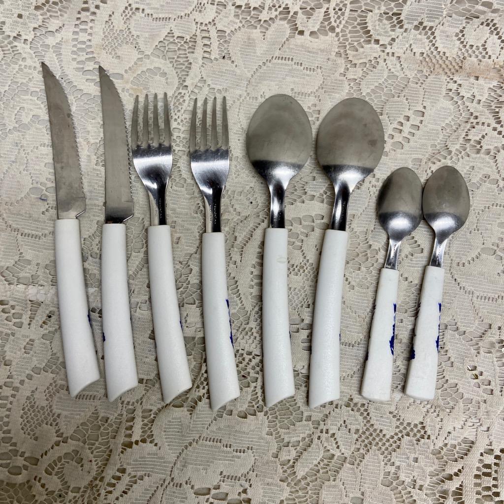 Vintage, Tramontina Brazil, 8-pc Blue Willow Flatware, Service fo 2. (B)