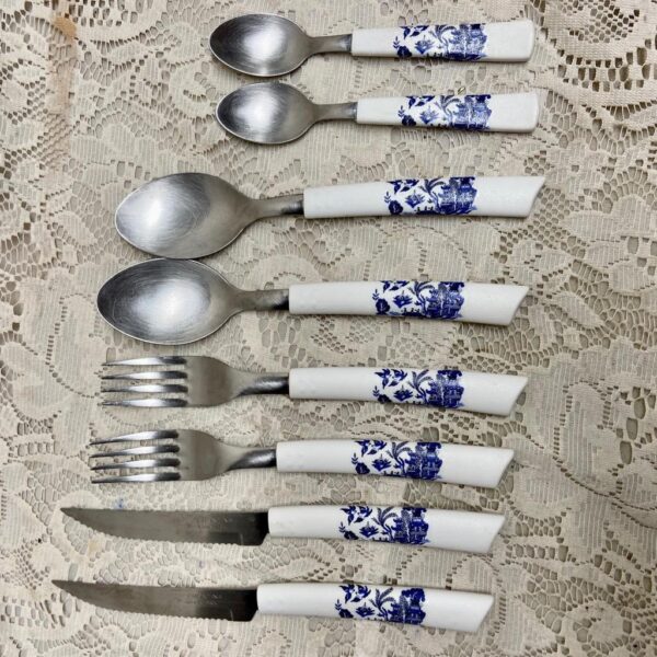 Vintage, Tramontina Brazil, 8-pc Blue Willow Flatware, Service fo 2. (B)