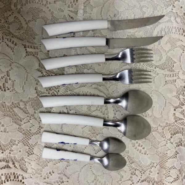 Vintage, Tramontina Brazil, 8-pc Blue Willow Flatware, Service fo 2. (B)