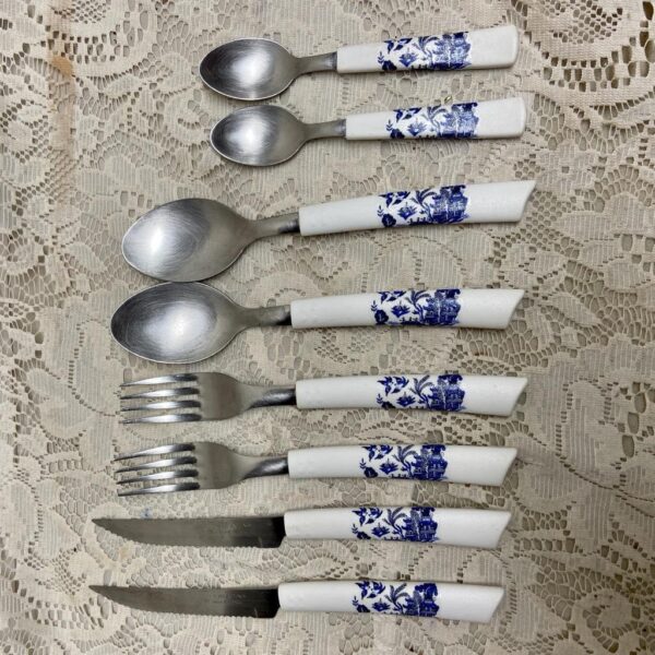 Vintage, Tramontina Brazil, 8-pc Blue Willow Flatware, Service fo 2. (B)