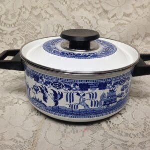 Blue Willow, Enamelware Cookware- Dutch Oven 12inL x 8.5inD x 6inH