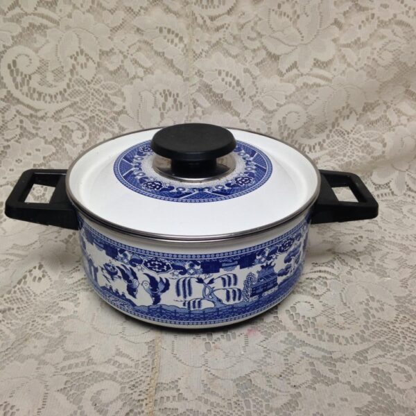 Blue Willow, Enamelware Cookware- Dutch Oven 12inL x 8.5inD x 6inH