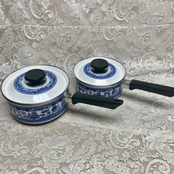 Blue Willow, Enamelware Cookware- Dutch Oven 12inL x 8.5inD x 6inH