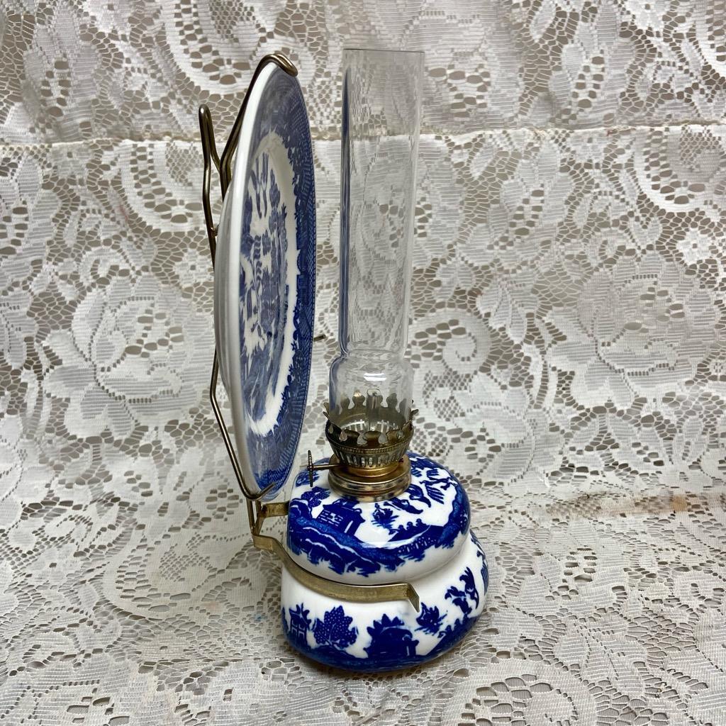 Vintage, Rare, Beautiful 4-pc Blue Willow Oil Lamp with Reflector 9.5in x 6in