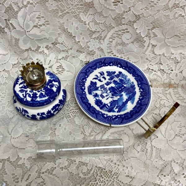 Vintage, Rare, Beautiful 4-pc Blue Willow Oil Lamp with Reflector 9.5in x 6in