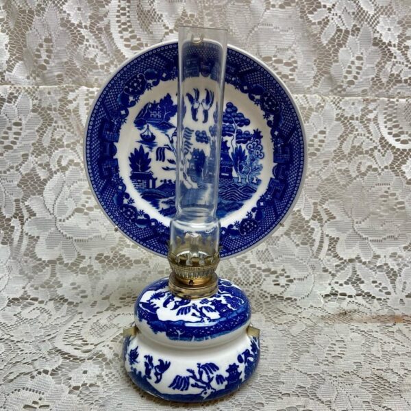 Vintage, Rare, Beautiful 4-pc Blue Willow Oil Lamp with Reflector 9.5in x 6in