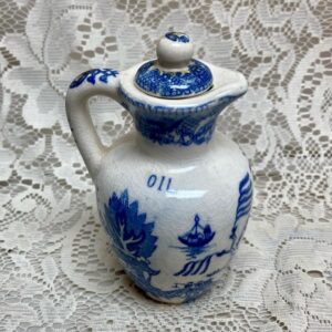 Vintage, 2pc Blue Willow Oil Cruet with Lid 5.5in x 3in (B)