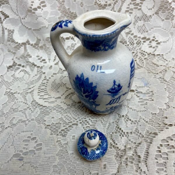 Vintage, 2pc Blue Willow Oil Cruet with Lid 5.5in x 3in (B)