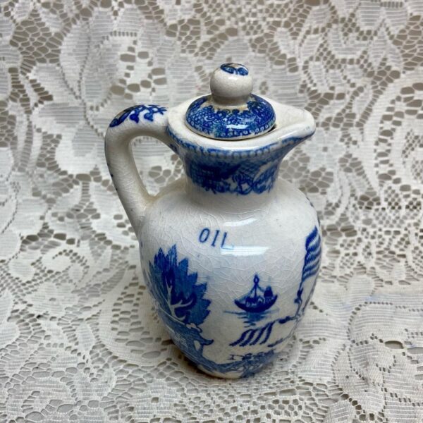 Vintage, 2pc Blue Willow Oil Cruet with Lid 5.5in x 3in (B)