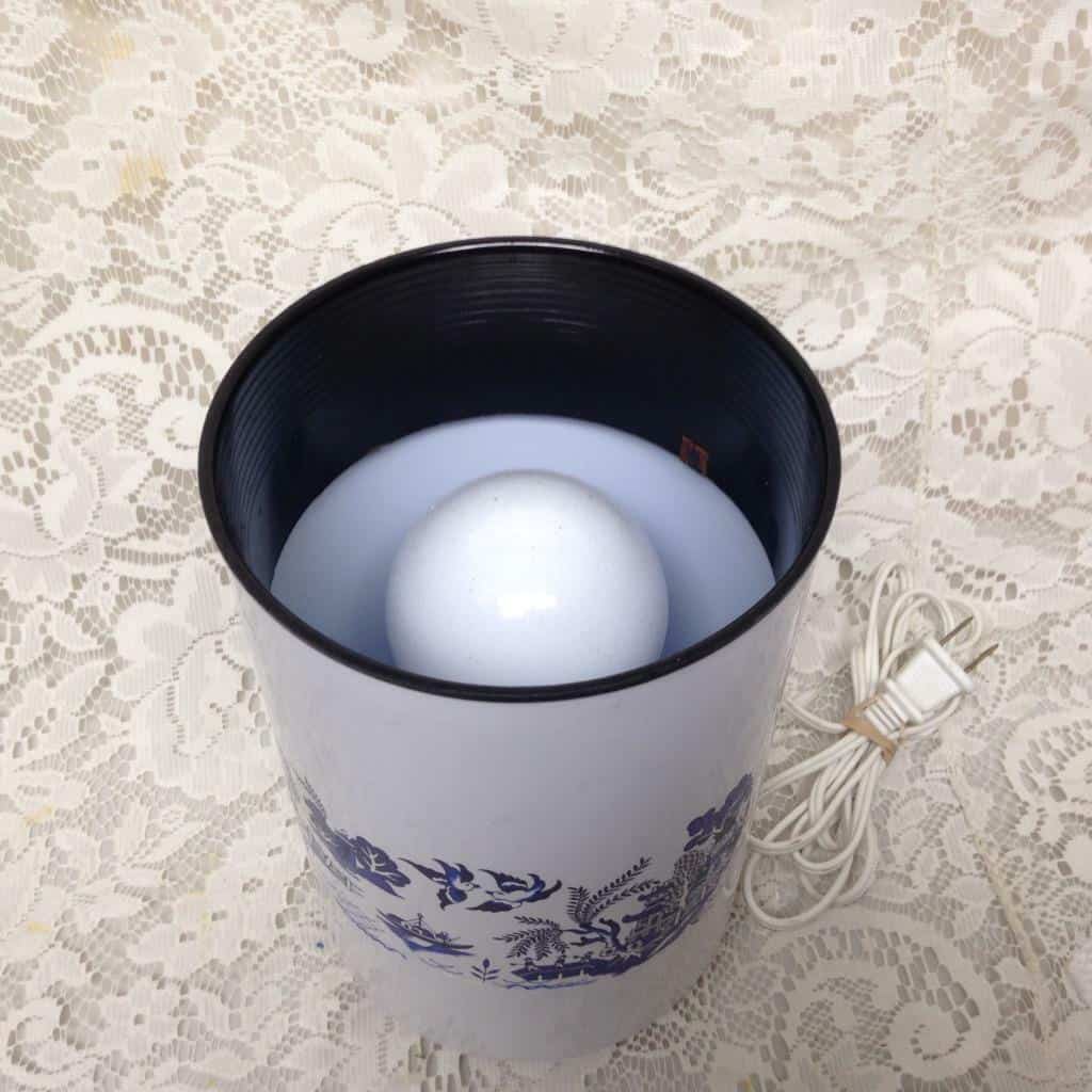 Beautiful, Japanese Style Cylindrical Blue Willow Electric Table lamp 8.5inx6in