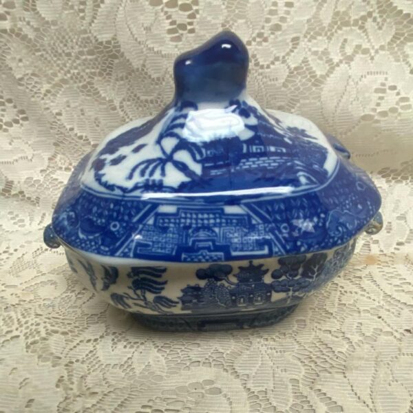 Variant Blue Willow Ironstone Small Tureen or Gravy with Li8inL x 6inW x 5.5inH