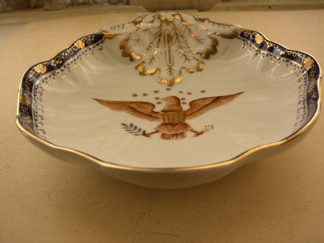 Vintage Mottahedeh Co Diplomatic Service Eagle Feathers Oyster-Clam Dish 9inx8