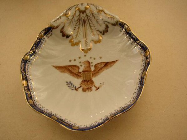 Vintage Mottahedeh Co Diplomatic Service Eagle Feathers Oyster-Clam Dish 9inx8