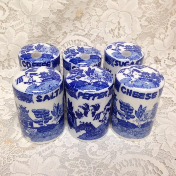 Vintage, Rare, 6-pc Blue Willow Round Shaker Set 4in x 3in each w/ Wooden Shelf