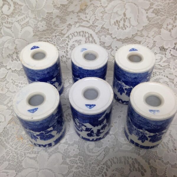 Vintage, Rare, 6-pc Blue Willow Round Shaker Set 4in x 3in each w/ Wooden Shelf