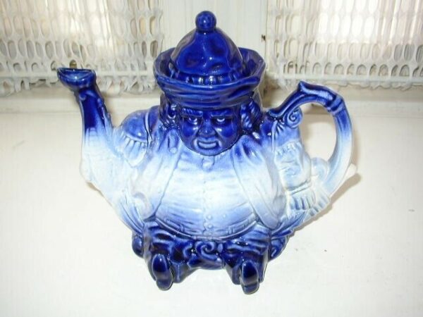 English, Victoria, Staffordsmire Flow Blue Parliament Judge Teapot