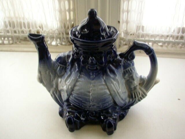 English, Victoria, Staffordsmire Flow Blue Parliament Judge Teapot