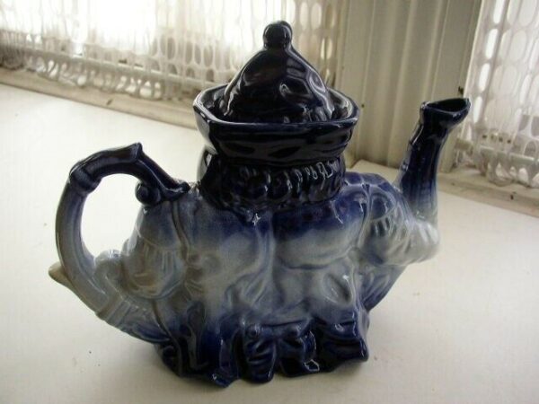 English, Victoria, Staffordsmire Flow Blue Parliament Judge Teapot