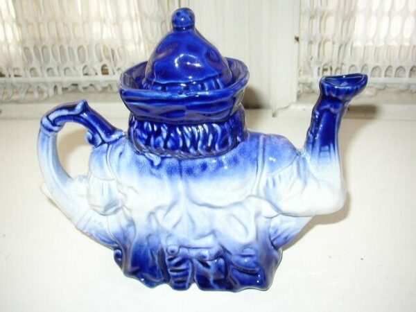 English, Victoria, Staffordsmire Flow Blue Parliament Judge Teapot