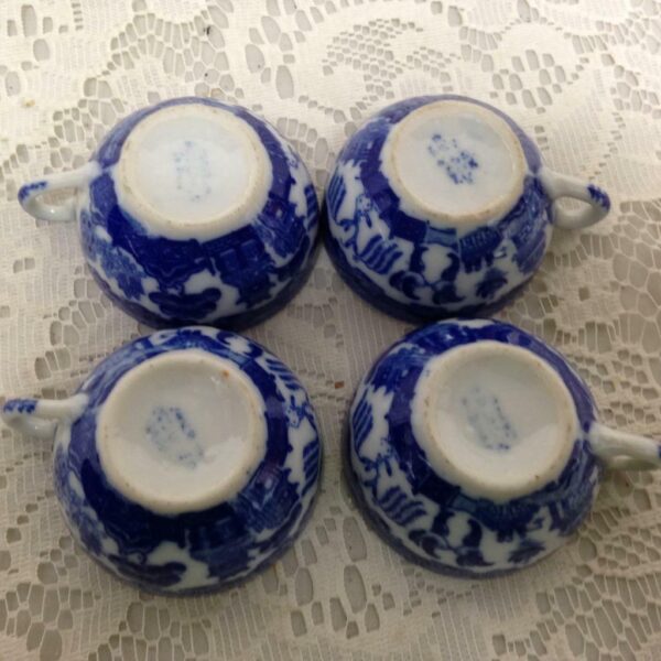 Vintage Occupied Japan Blue Willow 18pc Child’s Tea Set w/ Wicker Buggy