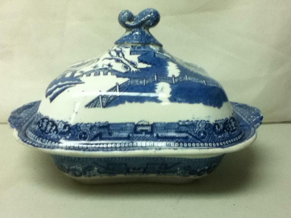 Antique, Ridgway, England, Blue Willow, 10in x8.25in x6in Covered Bowl or Tureen