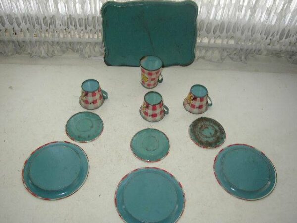 Rare, 1930s Ohio Art, FB Peat’s Humpty Dumpty 11-pc Childs Tin Tea Set