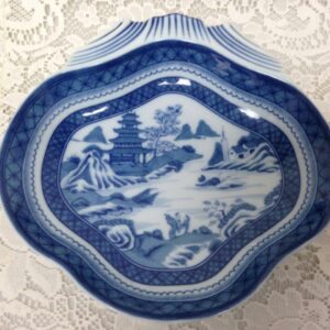 Mottahedeh, VA 1924 Portugal, Blue Willow 8.5in x 8.5in Shrimp or Oyster Plate